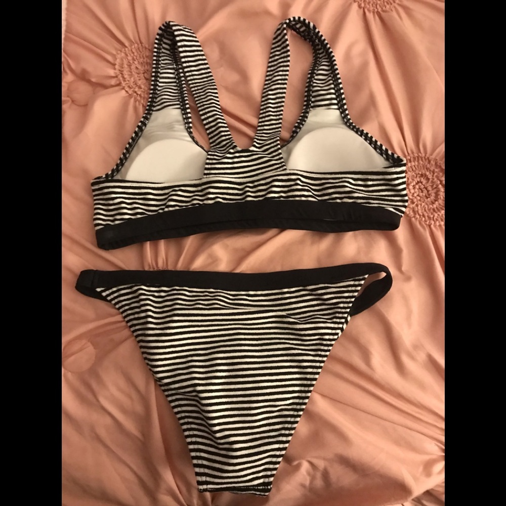 ‼️‼️SOLD‼️‼️Fashion Nova Bikini Set - Picture 2 of 2
